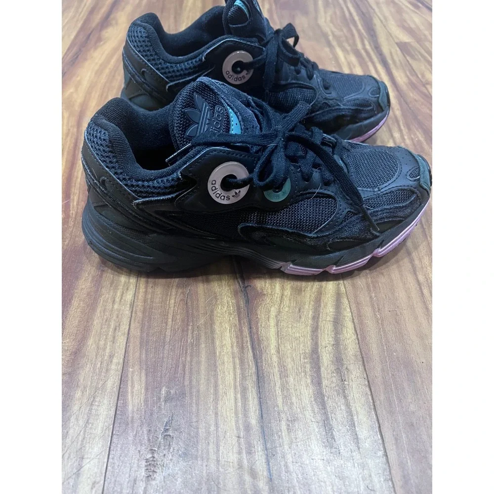 adidas astir sneakers